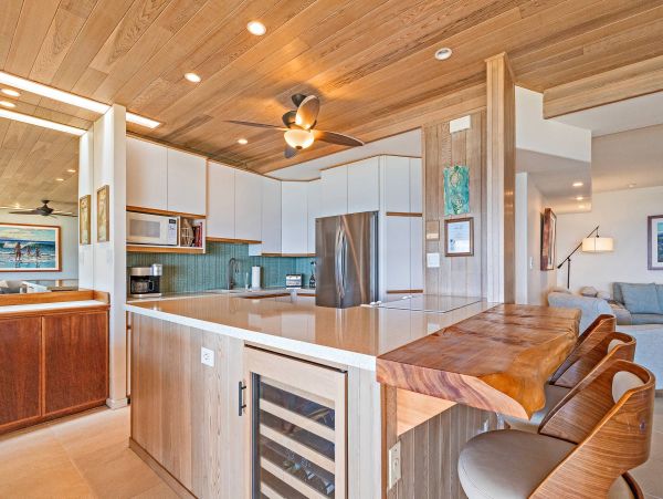 Oceanfront Lahaina Vacation Condo Four Bedroom
