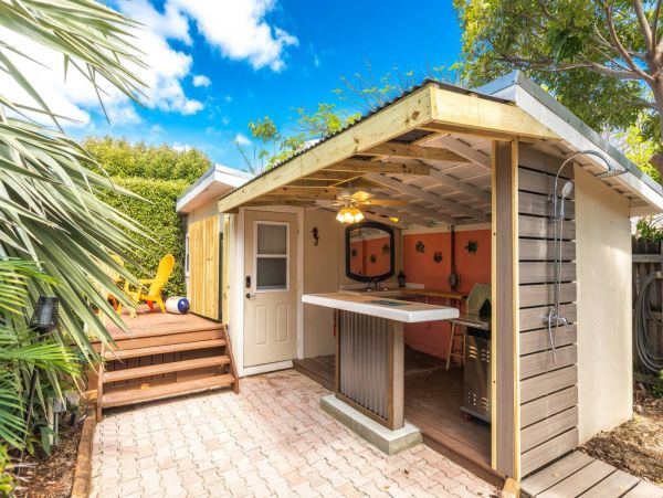 Charming 3 Bedroom Home with Private Pool