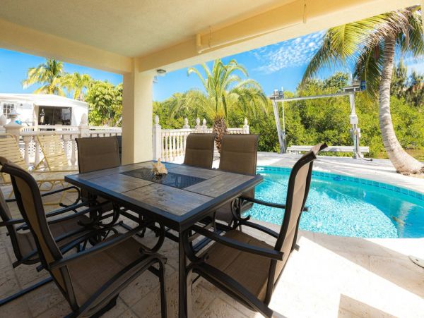 Beautiful Home with 4 Bedrooms & Private Pool