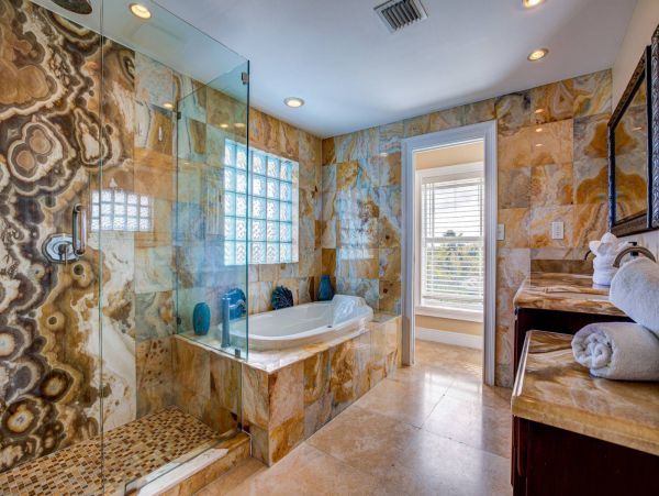 Beautiful Home with 4 Bedrooms & Private Pool