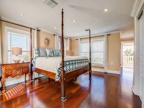 Beautiful Home with 4 Bedrooms & Private Pool
