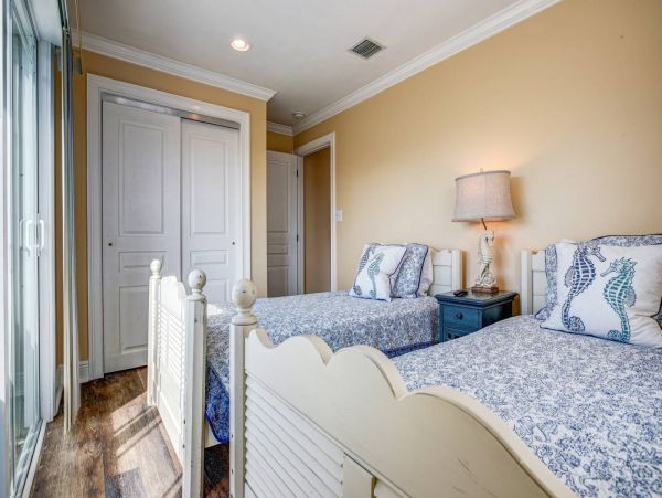 Beautiful Home with 4 Bedrooms & Private Pool