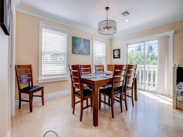 Beautiful Home with 4 Bedrooms & Private Pool