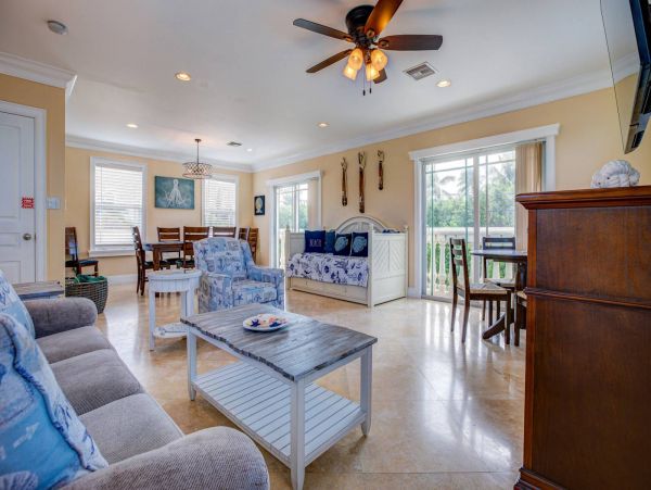 Beautiful Home with 4 Bedrooms & Private Pool