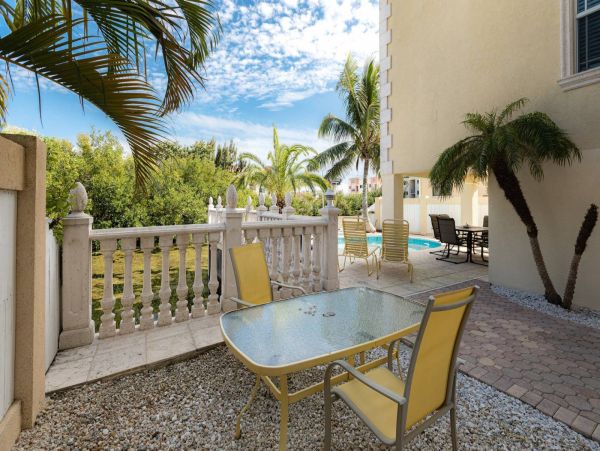 Beautiful Home with 4 Bedrooms & Private Pool