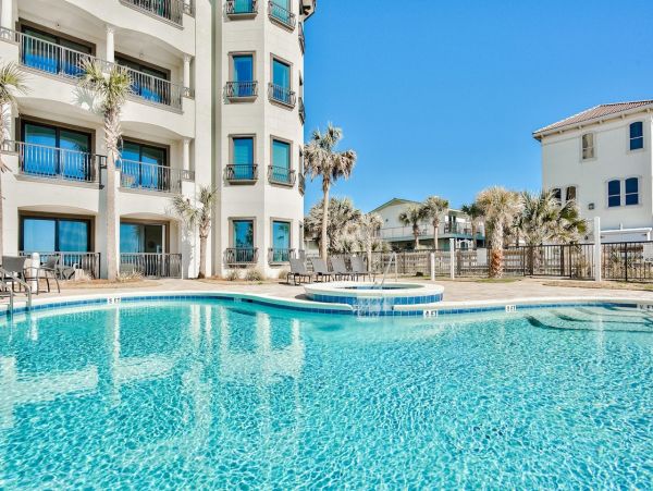 Beautiful 5 Bedroom Penthouse in Miramar Beach