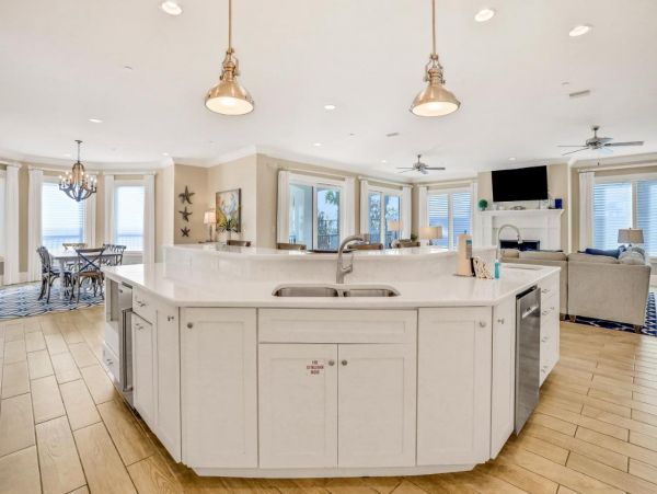 Beautiful 5 Bedroom Penthouse in Miramar Beach