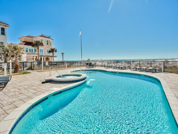 Beautiful 5 Bedroom Penthouse in Miramar Beach