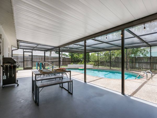 Beautiful South Venice Vacation Home with Caged Pool