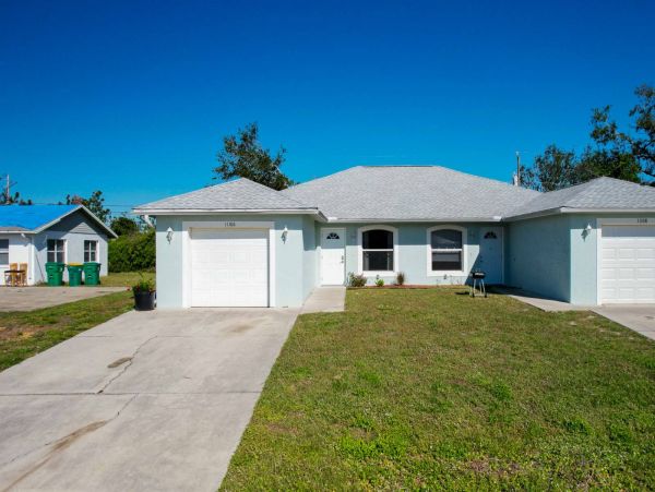 Manasota Key Modern 2 Bedroom Vacation Duplex
