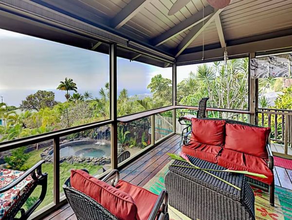 Four Bedroom Vacation Pool Home in Kailua-Kona Sleeps Nine