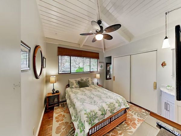 Four Bedroom Vacation Pool Home in Kailua-Kona Sleeps Nine