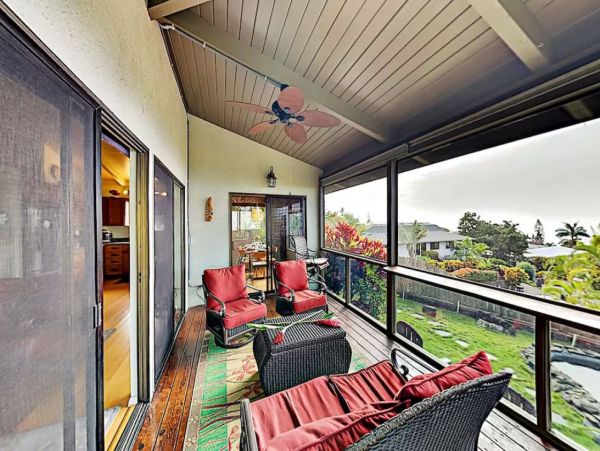 Four Bedroom Vacation Pool Home in Kailua-Kona Sleeps Nine