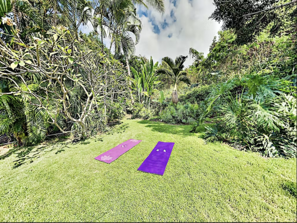 Four Bedroom Vacation Pool Home in Kailua-Kona Sleeps Nine