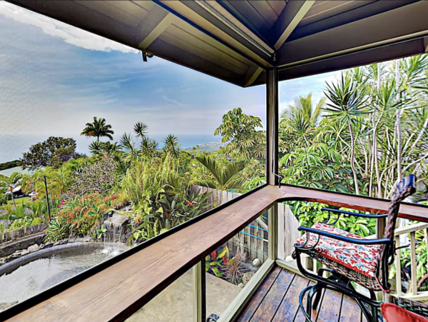Four Bedroom Vacation Pool Home in Kailua-Kona Sleeps Nine