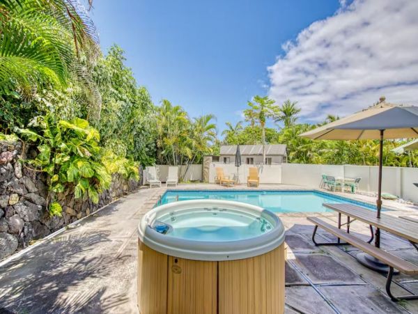 Charming Vacation Pool Home in Kailua-Kona Steps from Beach