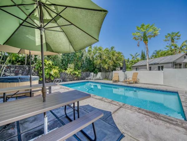 Charming Vacation Pool Home in Kailua-Kona Steps from Beach