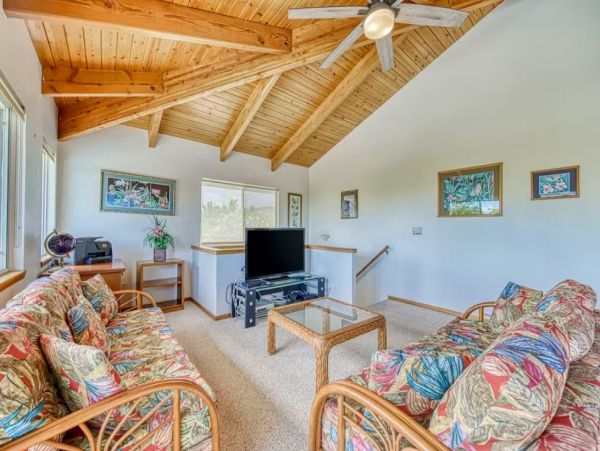 Charming Vacation Pool Home in Kailua-Kona Steps from Beach