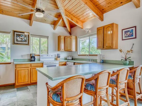 Charming Vacation Pool Home in Kailua-Kona Steps from Beach