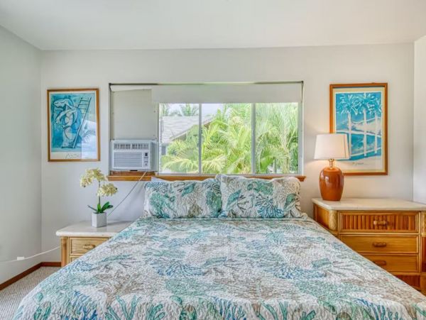Charming Vacation Pool Home in Kailua-Kona Steps from Beach