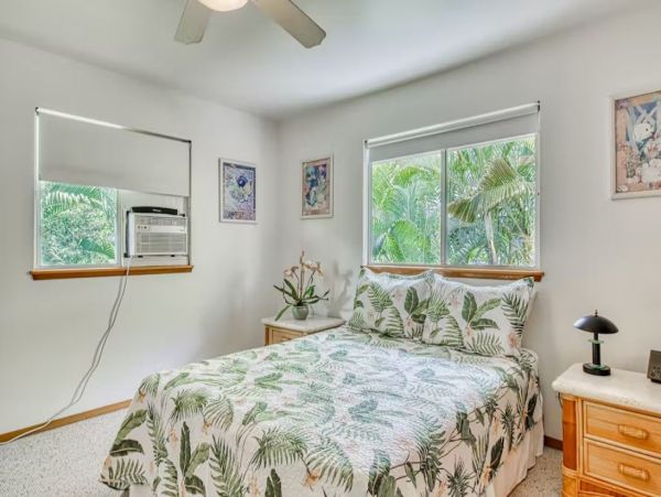 Charming Vacation Pool Home in Kailua-Kona Steps from Beach