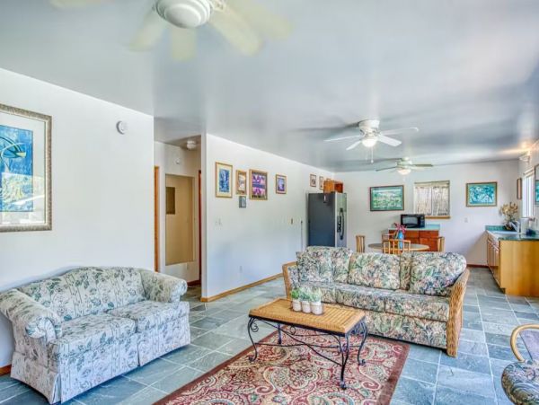 Charming Vacation Pool Home in Kailua-Kona Steps from Beach