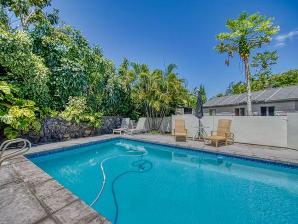 Charming Vacation Pool Home in Kailua-Kona Steps from Beach