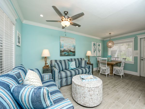 One Bedroom Rental Condo Walk to Beach in Siesta Key