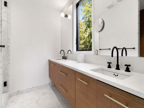 Luxury Hamptons Residence 1000ft to Beach