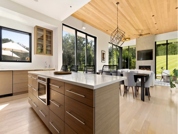 Luxury Hamptons Residence 1000ft to Beach