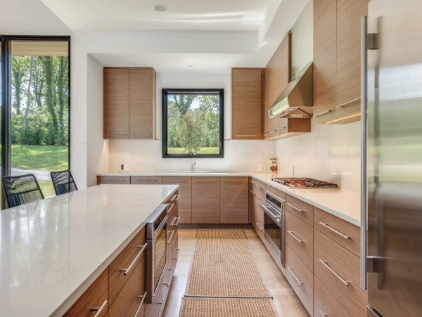 Luxury Hamptons Residence 1000ft to Beach