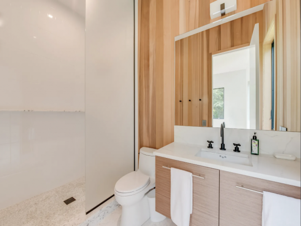 Luxury Hamptons Residence 1000ft to Beach