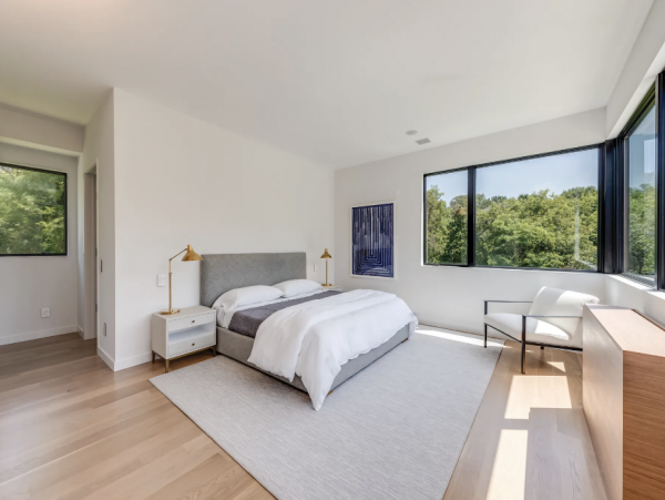 Luxury Hamptons Residence 1000ft to Beach
