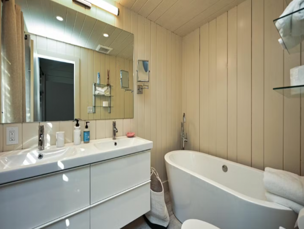 Luxury Montauk Vacation Rental: Oceanfront Haven