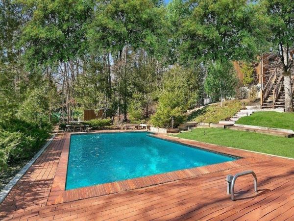 Gorgeous 3 Bedroom Home in Northwest Harbor