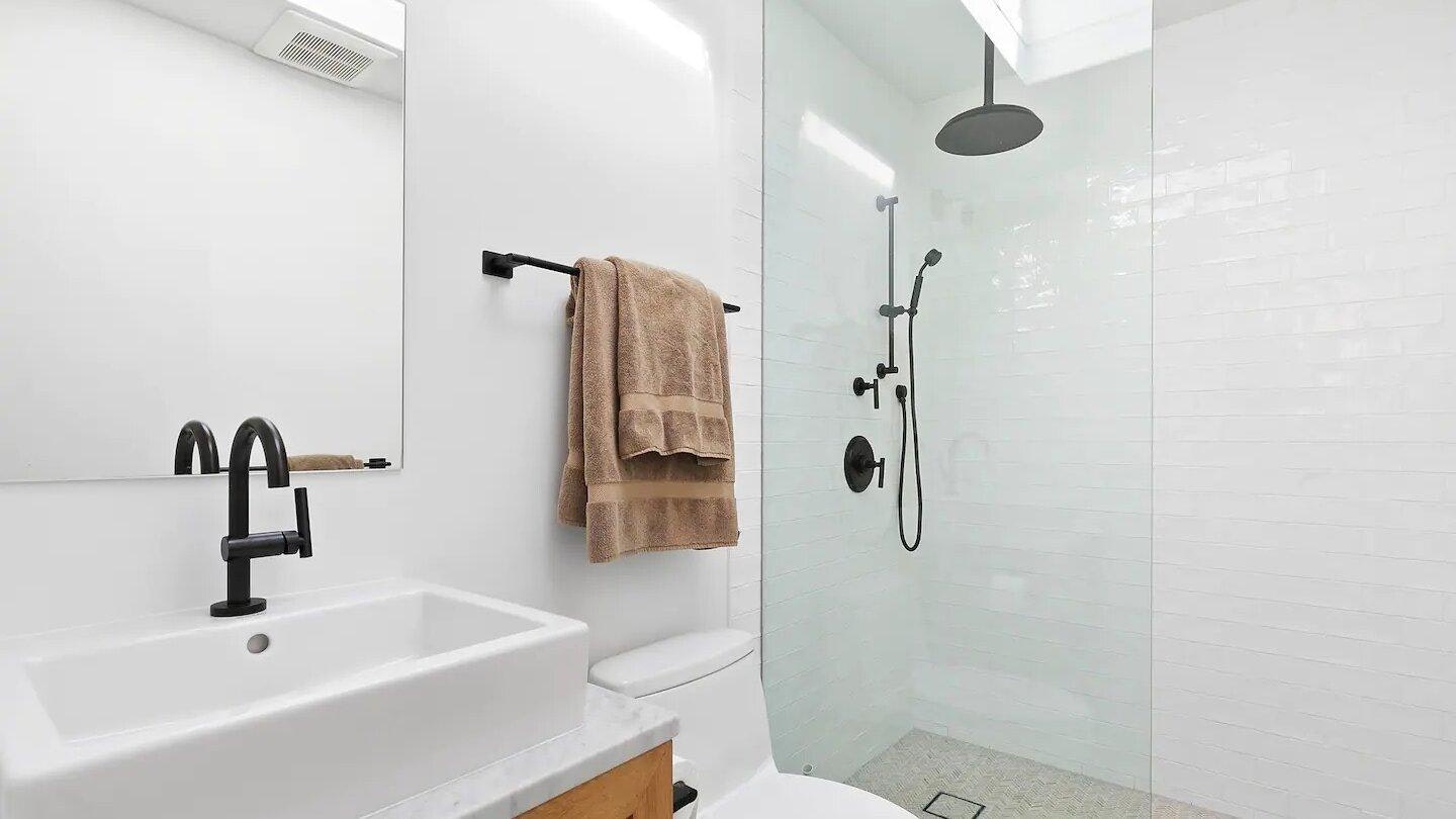 Gorgeous 3 Bedroom Home in Northwest Harbor