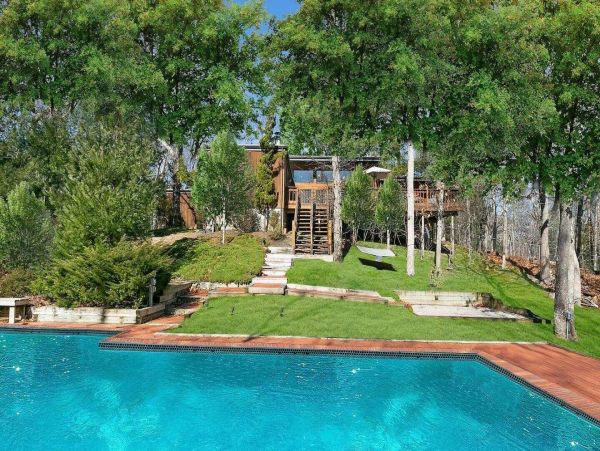 Gorgeous 3 Bedroom Home in Northwest Harbor