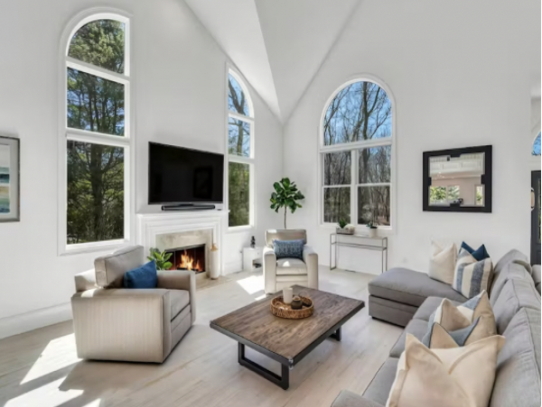 East Hamptons Luxury Six Bedroom Estate Home Pool