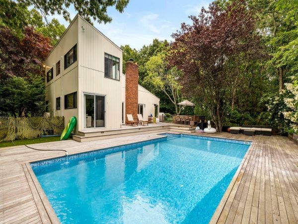 Southampton 3 Bedroom Home with Private Pool