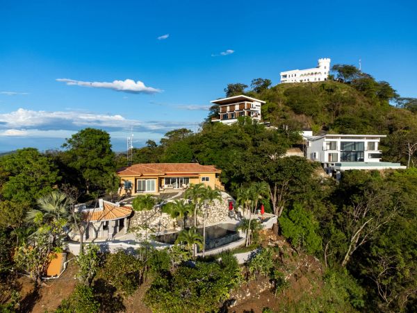 Playa Potrero Vacation Home plus Guest House Five Bedrooms