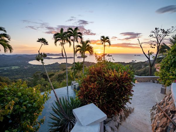 Playa Potrero Vacation Home plus Guest House Five Bedrooms