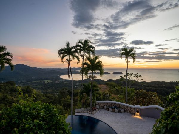 Playa Potrero Vacation Home plus Guest House Five Bedrooms