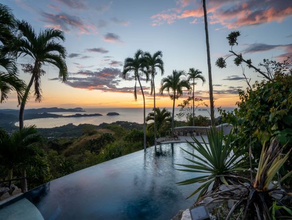 Playa Potrero Vacation Home plus Guest House Five Bedrooms