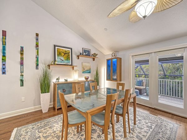 Three Bedroom Luxury Vacation Home in Siesta Key with Pool