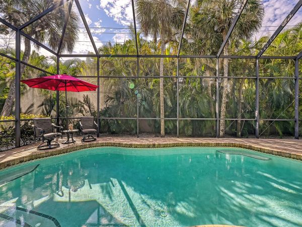 Three Bedroom Luxury Vacation Home in Siesta Key with Pool