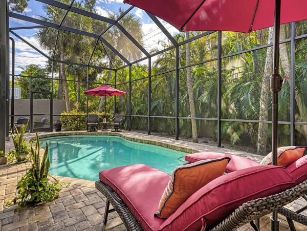 Three Bedroom Luxury Vacation Home in Siesta Key with Pool