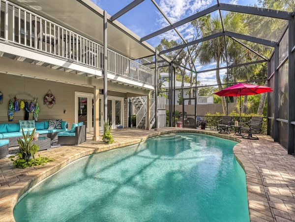Three Bedroom Luxury Vacation Home in Siesta Key with Pool