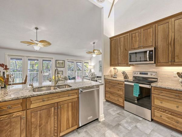 Three Bedroom Luxury Vacation Home in Siesta Key with Pool