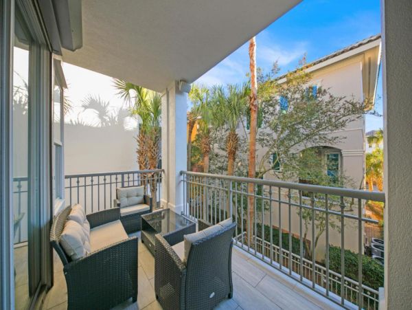 Gorgeous Home with 4 Bedrooms & Private Pool