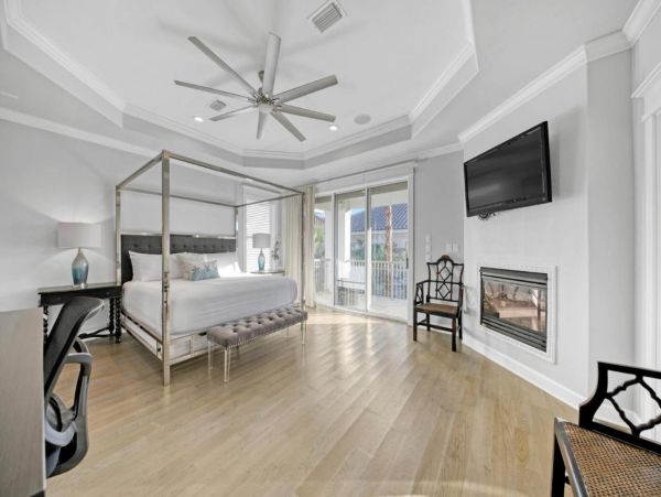 Gorgeous Home with 4 Bedrooms & Private Pool